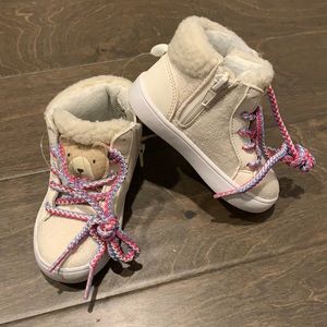 NWT Little Girls 6 Teddy Bear Tennis Shoes